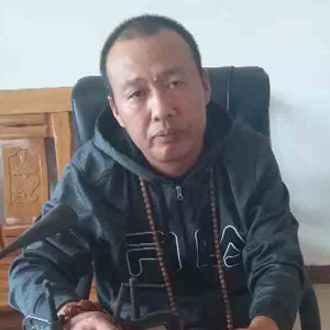 李君
